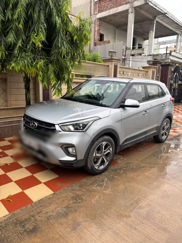 https://images10.gaadi.com/usedcar_image/4619328/original/a39dceda-20a2-45c1-8375-8391fcc35f49.png?imwidth=6401