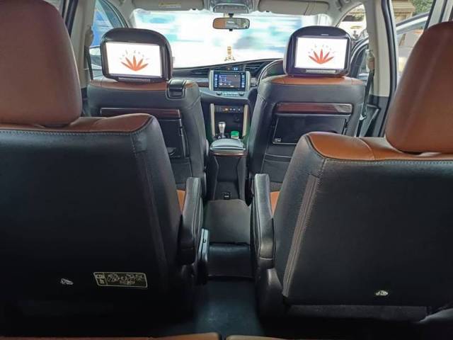 https://images10.gaadi.com/usedcar_image/4619336/original/be3db6ba12caa87b37e35c15a59f135e.jpg?imwidth=6402