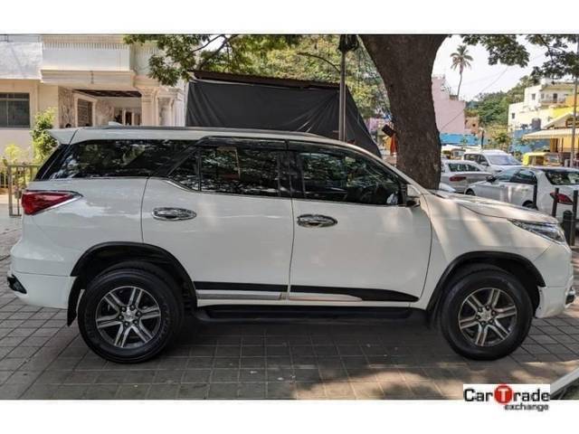 https://images10.gaadi.com/usedcar_image/4619350/original/processed_c881d105711c6127054ccb59961cc3c8.jpg?imwidth=6401