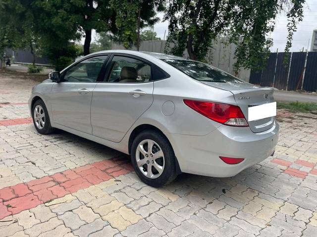 https://images10.gaadi.com/usedcar_image/4619362/original/processed_9c6c19ff-744f-40a6-ae68-2d5056f3bc9a.jpg?imwidth=6402