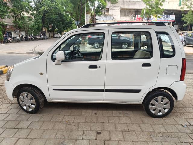 https://images10.gaadi.com/usedcar_image/4619367/original/processed_ef61b9ff-2fa0-4754-900e-e52a4c2f6f68.jpg?imwidth=6402
