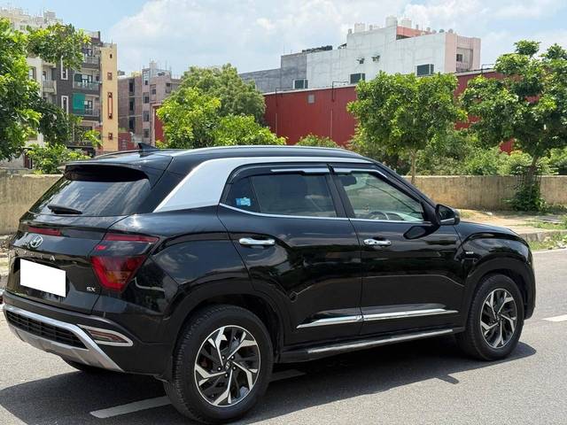 https://images10.gaadi.com/usedcar_image/4619369/original/processed_125a478fa21d56075f40e1ebd93b4dec.jpg?imwidth=6401