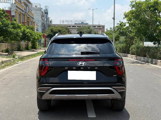 https://images10.gaadi.com/usedcar_image/4619369/original/processed_a2833c9186ffe4bc9abb6f6cec6434c9.jpg?imwidth=6402