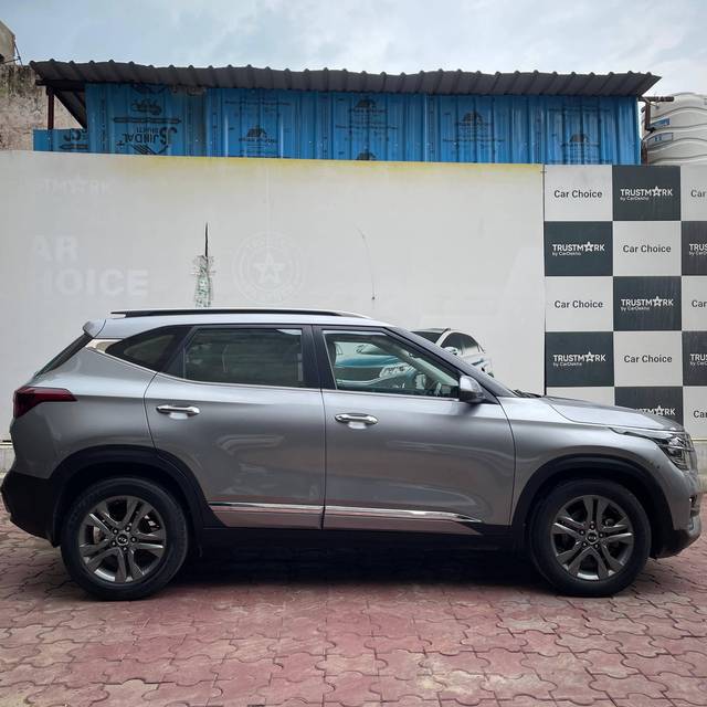 https://images10.gaadi.com/usedcar_image/4619371/original/processed_74707be39e0451f16363eec90c631bf8.jpg?imwidth=6401