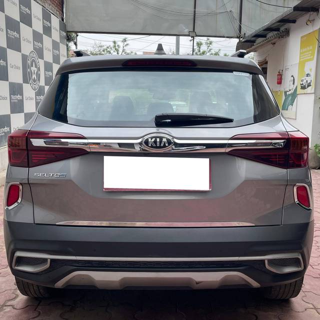 https://images10.gaadi.com/usedcar_image/4619371/original/processed_7f0c97ff33dd6df22626ad5365cf3ae5.jpg?imwidth=6402