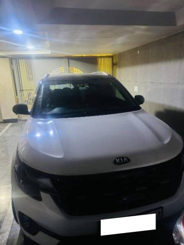 https://images10.gaadi.com/usedcar_image/4619374/original/processed_00c1b9e5-abee-44a9-a5ee-772c2b6f8a13.jpeg?imwidth=6400