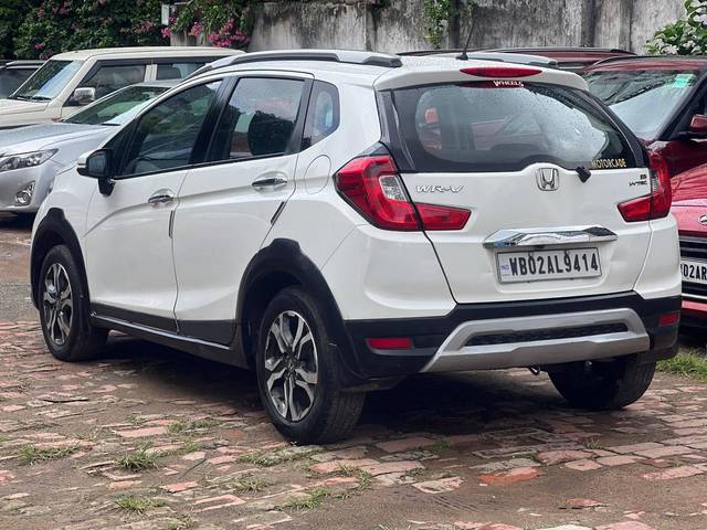 https://images10.gaadi.com/usedcar_image/4619378/original/processed_75ad68ad388d4c5735c2ad8316336ca8.jpg?imwidth=6402
