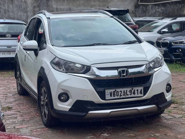 https://images10.gaadi.com/usedcar_image/4619378/original/processed_baebe198957c504a565b52c011c5a269.jpg?imwidth=6400