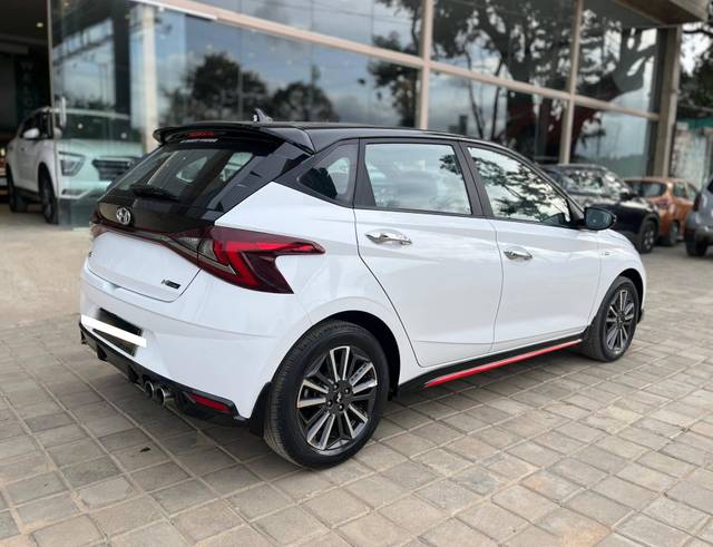 https://images10.gaadi.com/usedcar_image/4619383/original/processed_6b283b875ac5f83914d5a9f78d123ce3.jpg?imwidth=6402