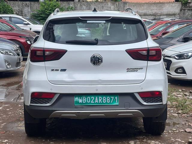 https://images10.gaadi.com/usedcar_image/4619386/original/processed_eb5f618a018dab8f102a93f3993137a2.jpg?imwidth=6401