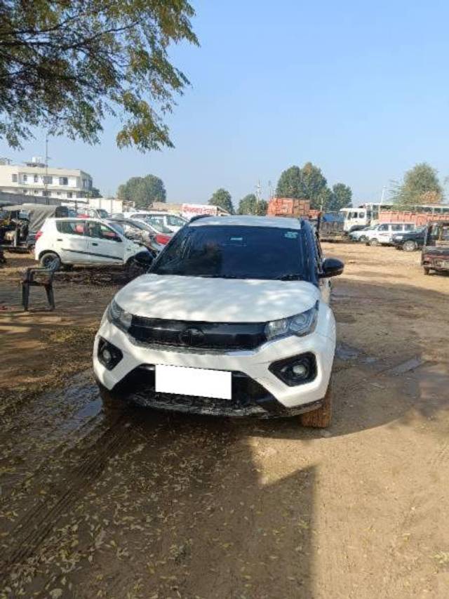https://images10.gaadi.com/usedcar_image/4619394/original/processed_f63e98b1-beaa-4540-b91e-b4aae9e02ae0.jpg?imwidth=6401