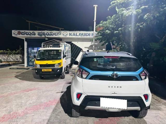 https://images10.gaadi.com/usedcar_image/4619423/original/processed_d743302b-18ce-4a1c-ab43-4e120f178256.jpeg?imwidth=6401