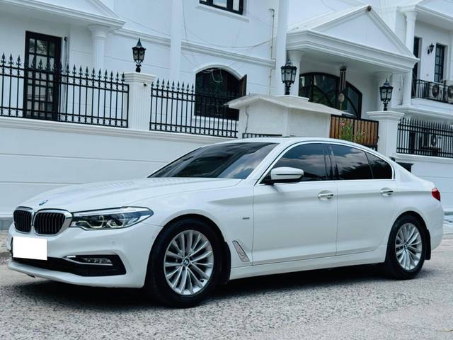 https://images10.gaadi.com/usedcar_image/4619426/original/processed_7e6ca2ea582743848a3e2ab177e1c260.jpg?imwidth=6400