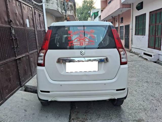 https://images10.gaadi.com/usedcar_image/4619476/original/processed_261b00b0-834c-4576-b3bf-ba63e8f90077.jpg?imwidth=6401