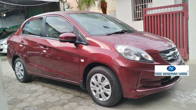 https://images10.gaadi.com/usedcar_image/4619480/original/processed_2bc2ce482016e01d9689a3c553e2c475.jpg?imwidth=6400