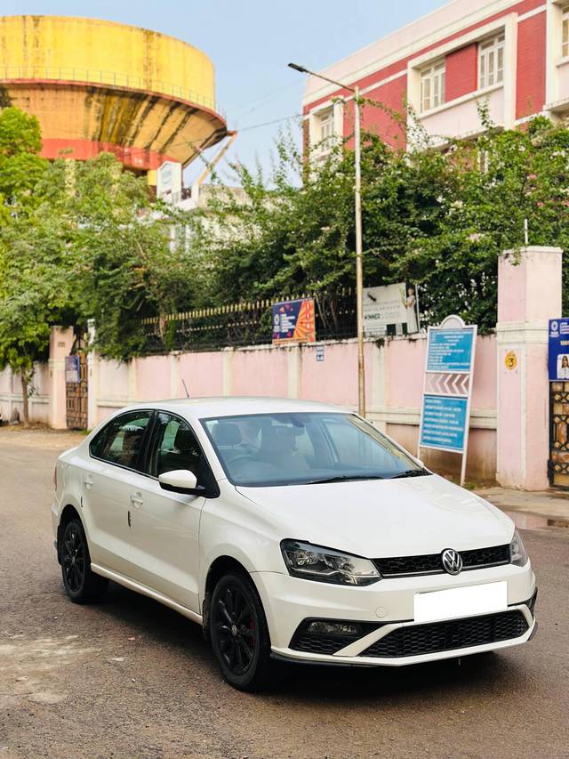 https://images10.gaadi.com/usedcar_image/4619484/original/processed_1ce0d25b-0670-47ee-97c2-6df05a5a26c5.jpg?imwidth=6400