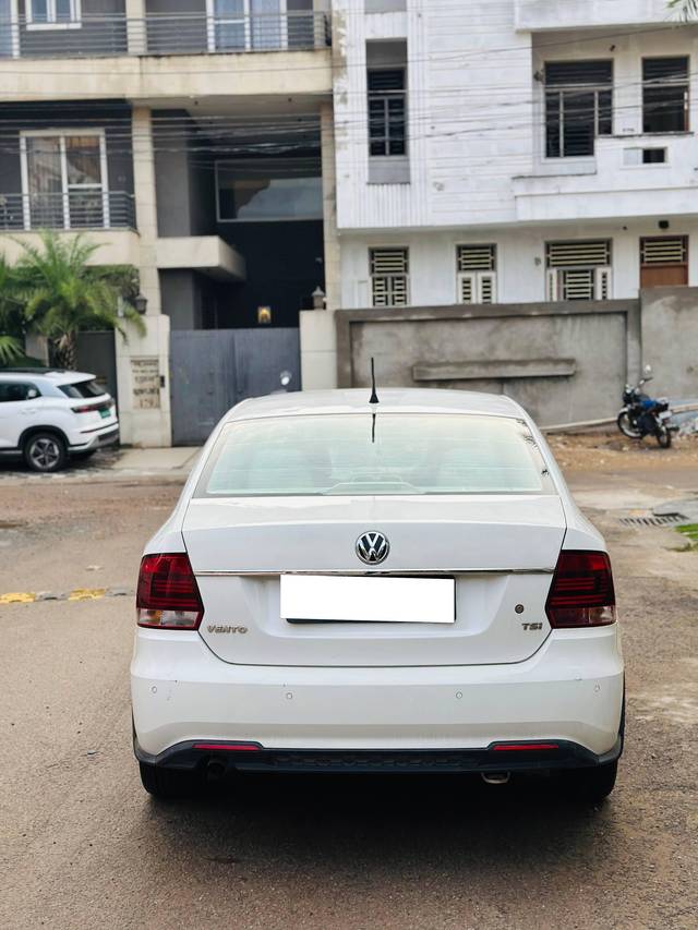 https://images10.gaadi.com/usedcar_image/4619484/original/processed_e6cfff03-5d45-41ba-909b-c83a3b55413f.jpg?imwidth=6401