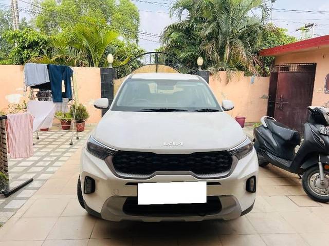https://images10.gaadi.com/usedcar_image/4619511/original/processed_e0886a1e-9103-4622-8a6c-cbcdd6a9905c.jpeg?imwidth=6400