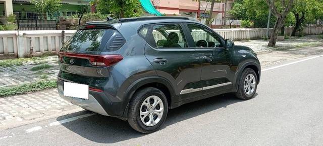https://images10.gaadi.com/usedcar_image/4619534/original/processed_a5e8c977-6d2c-439e-b518-c814d43fadc3.jpg?imwidth=6402