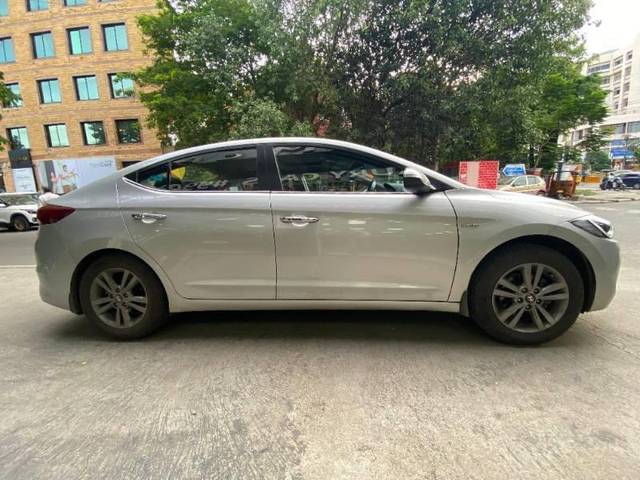 https://images10.gaadi.com/usedcar_image/4619542/original/processed_3d870837-f43e-4492-ab7d-ce098ba8bf8a.jpg?imwidth=6401