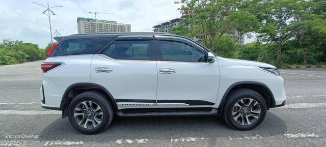 https://images10.gaadi.com/usedcar_image/4619543/original/processed_b07b7d09bd519d6be8addd72589f1891.jpg?imwidth=6401