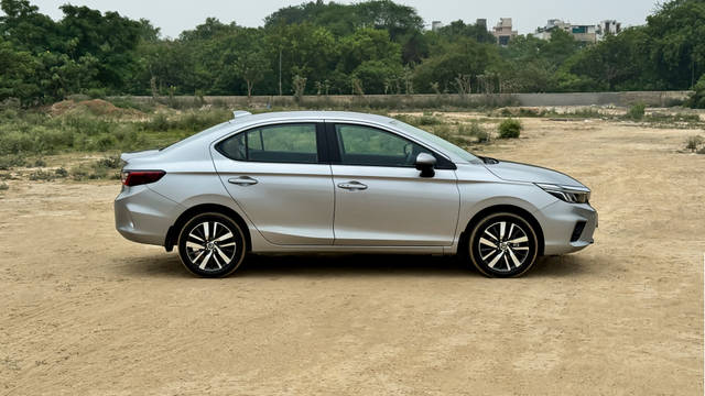 https://images10.gaadi.com/usedcar_image/4619547/original/128d16a78c6a9646478a7c7d5e7368dd.JPG?imwidth=6401