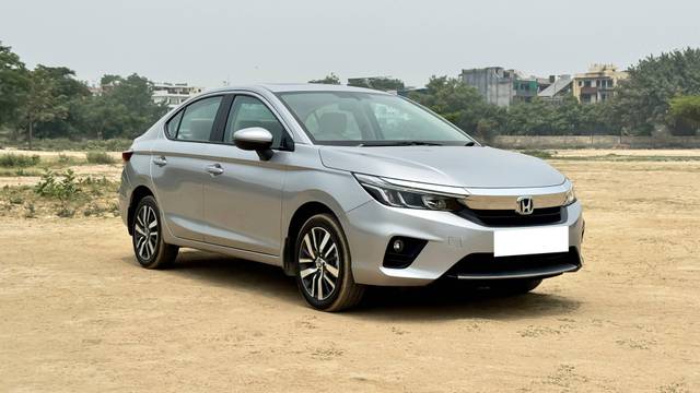 https://images10.gaadi.com/usedcar_image/4619547/original/processed_eb3ea3ab2c06acb23509731e3085d1da.jpg?imwidth=6400