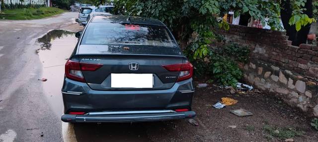 https://images10.gaadi.com/usedcar_image/4619553/original/processed_1201c367-cd5a-4a29-a174-611be70197e3.jpeg?imwidth=6401