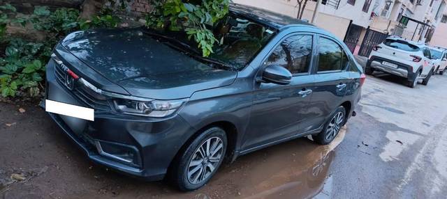 https://images10.gaadi.com/usedcar_image/4619553/original/processed_575cddaa-21cd-4481-8e09-9cea9be2fa8a.jpeg?imwidth=6400