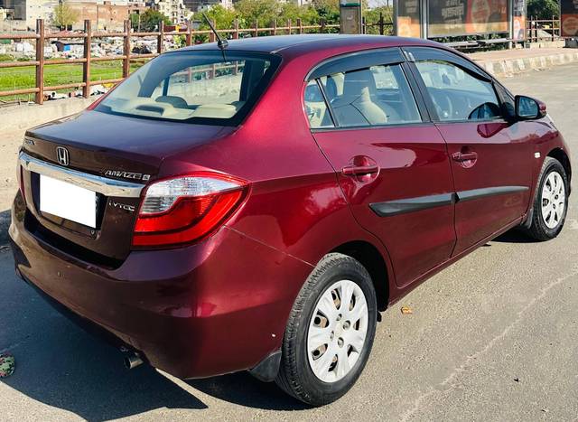 https://images10.gaadi.com/usedcar_image/4619555/original/processed_e3e1171ed522946cfba3984a58742cb1.jpg?imwidth=6402