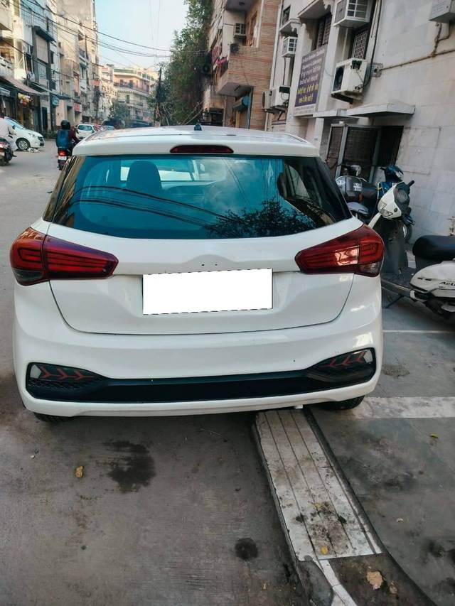 https://images10.gaadi.com/usedcar_image/4619561/original/processed_2b160e6a4e99e35758a65538db6435a0.jpg?imwidth=6401