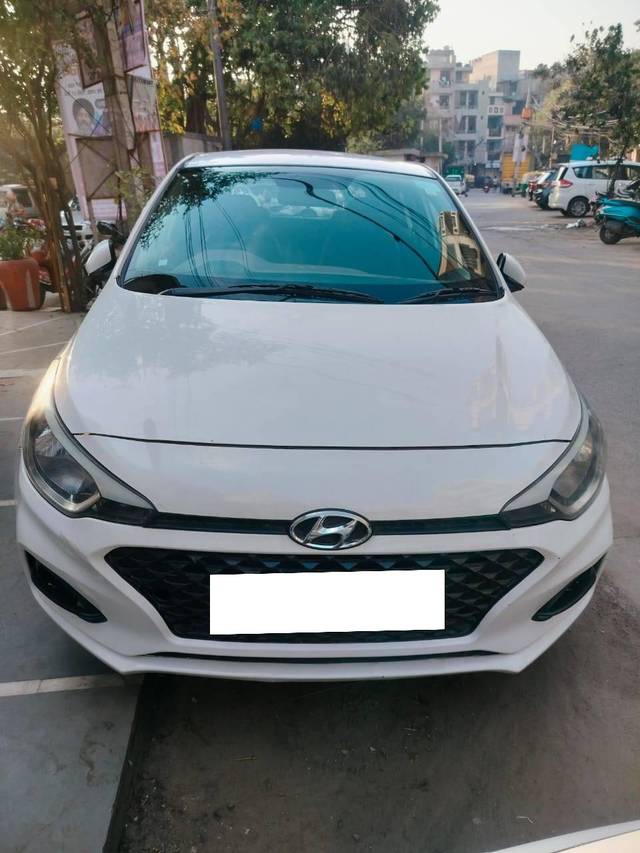 https://images10.gaadi.com/usedcar_image/4619561/original/processed_bd4977be84663b2bc3e351cbf6fd56d7.jpg?imwidth=6400