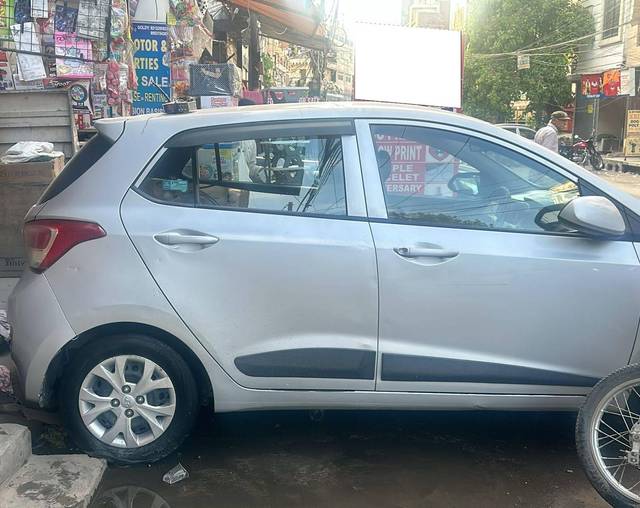 https://images10.gaadi.com/usedcar_image/4619569/original/processed_335954d0a351b39fa60ed153fda4642b.jpg?imwidth=6402