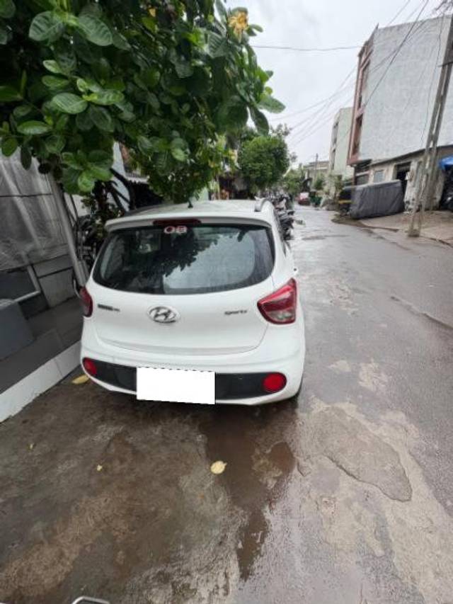 https://images10.gaadi.com/usedcar_image/4619571/original/processed_1b6957b9-1438-4533-a526-73ec300b97c8.jpeg?imwidth=6402
