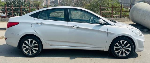 https://images10.gaadi.com/usedcar_image/4619572/original/554b2ea0694daabb64b53cfcf2afe677.jpg?imwidth=6401