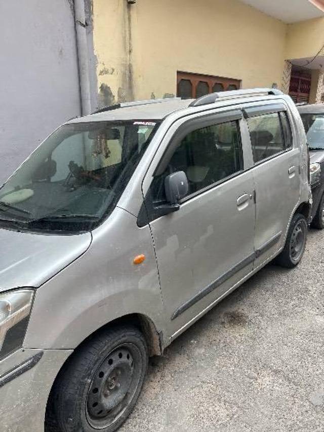 https://images10.gaadi.com/usedcar_image/4619579/original/processed_4f39eb70-0fce-4d58-a38e-8f9062f007ef.jpg?imwidth=6401