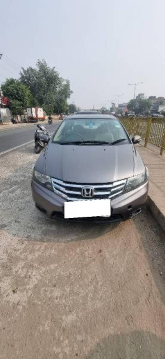https://images10.gaadi.com/usedcar_image/4619640/original/processed_f748329f-7a93-4d4f-a788-740d4bbc7758.jpg?imwidth=6400