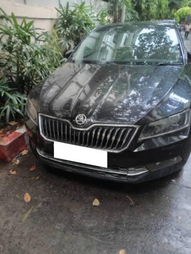 https://images10.gaadi.com/usedcar_image/4619662/original/processed_93df516b-dbca-487b-8f2d-ed5147a795cd.jpeg?imwidth=6400