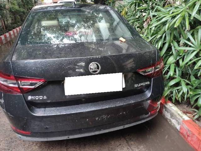 https://images10.gaadi.com/usedcar_image/4619662/original/processed_e156bbdd-af62-4590-9c86-bc7ba8a35ec5.jpeg?imwidth=6401