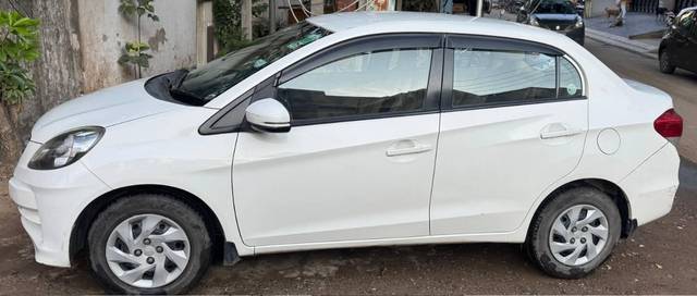 https://images10.gaadi.com/usedcar_image/4619666/original/processed_999c3902-2219-416b-98ce-d25248ab693d.jpeg?imwidth=6402