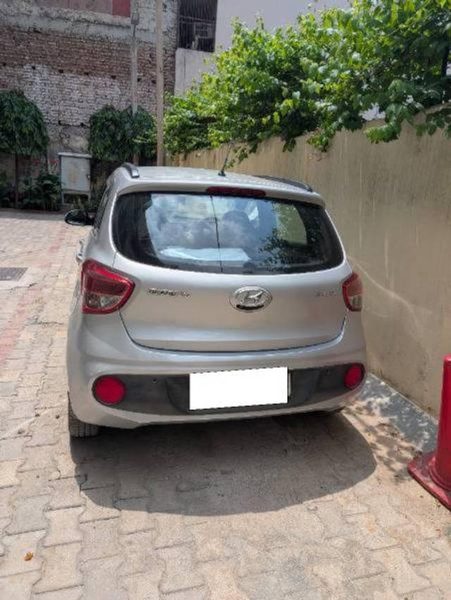 https://images10.gaadi.com/usedcar_image/4619671/original/processed_9f8c3b1d-1759-46b8-994b-177e8b0b9a11.jpg?imwidth=6402