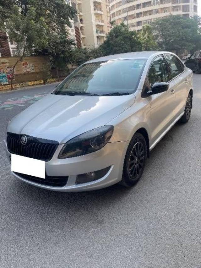 https://images10.gaadi.com/usedcar_image/4619686/original/processed_542da74f-f494-44b2-8881-40df4a32495d.jpeg?imwidth=6401