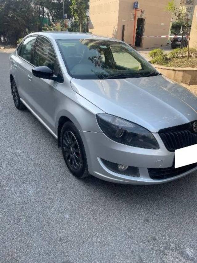 https://images10.gaadi.com/usedcar_image/4619686/original/processed_5e6104d5-9a4d-4050-abbf-e3a9ad8b5ffb.jpeg?imwidth=6400