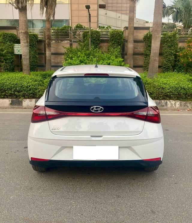 https://images10.gaadi.com/usedcar_image/4619695/original/processed_2c93d82080bf912300d7fdbc43a44a27.jpg?imwidth=6402