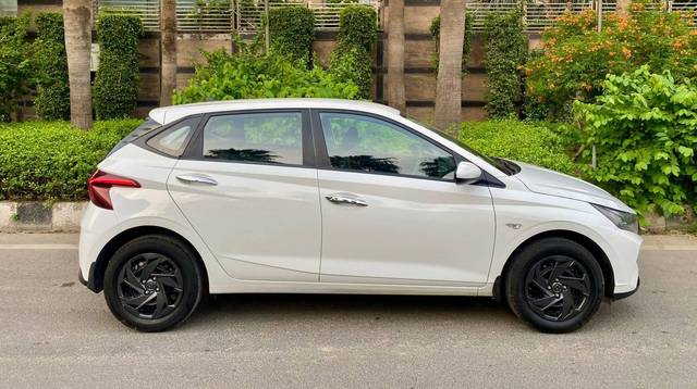 https://images10.gaadi.com/usedcar_image/4619695/original/processed_c6d23040c66f6a2b2396c270ba24f8df.jpg?imwidth=6401