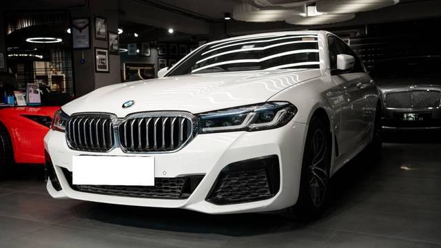 https://images10.gaadi.com/usedcar_image/4619696/original/processed_2708697b0f5327e53d6e2931a85a2986.jpg?imwidth=6401