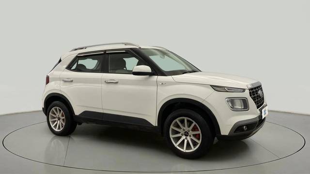 https://images10.gaadi.com/usedcar_image/4619709/original/0d1ba10ae423be7d511b4c6c9b29e9dc.jpg?imwidth=6400