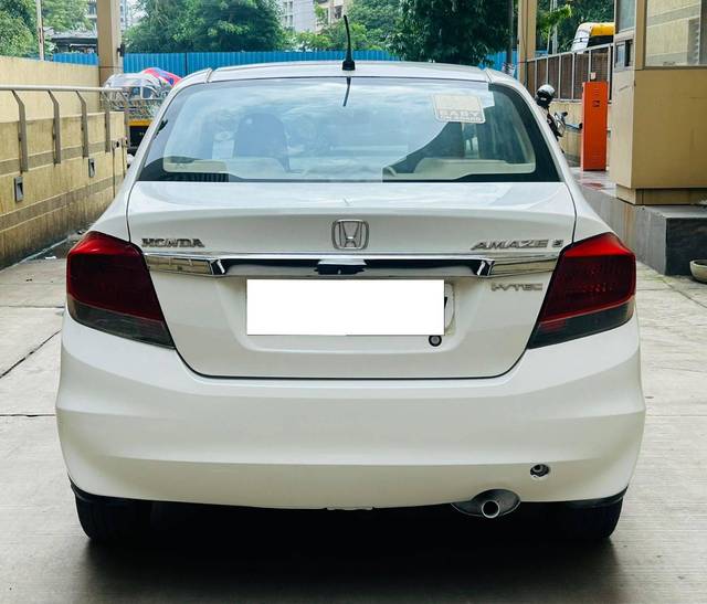 https://images10.gaadi.com/usedcar_image/4619713/original/processed_55a078cf0f4f875b0f6affa7c54b10d4.jpg?imwidth=6401