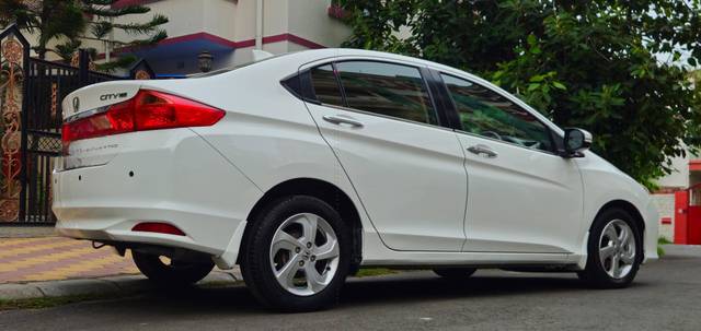 https://images10.gaadi.com/usedcar_image/4619715/original/processed_1144e74274829019bfc2b29b89a7042f.jpg?imwidth=6401
