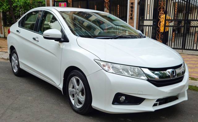 https://images10.gaadi.com/usedcar_image/4619715/original/processed_14bbc10ce952b5e16e45c62f36d43583.jpg?imwidth=6400